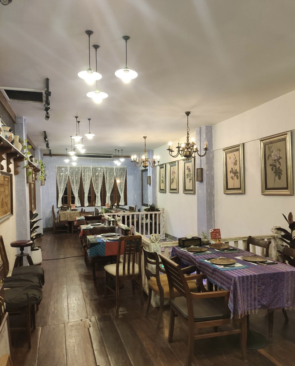 Restaurant seating